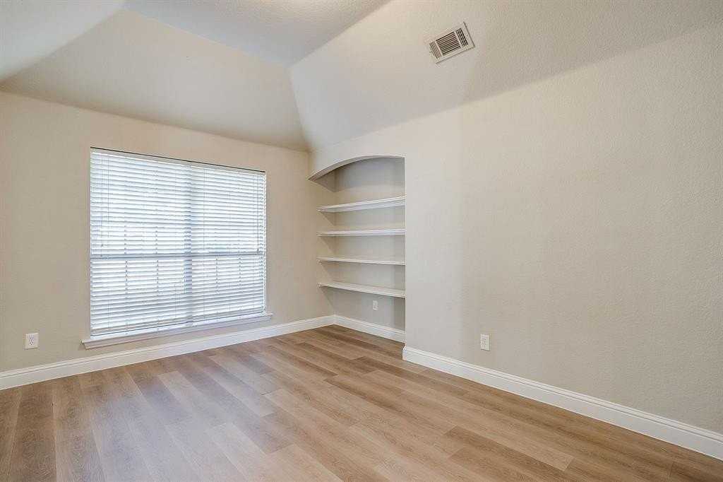 121 Muirfield Dr - Photo 4 of 20