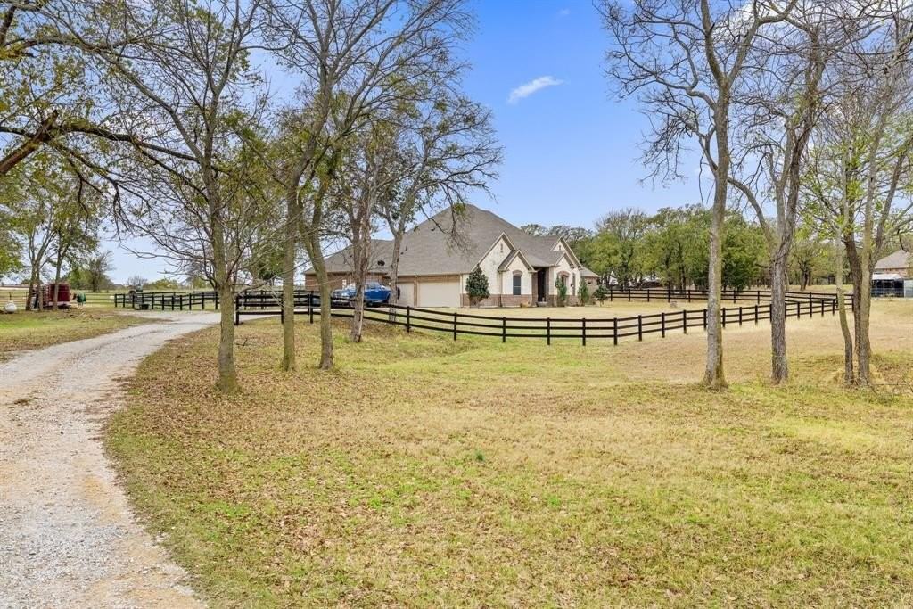 251 Hlavek Road - Photo 2 of 33