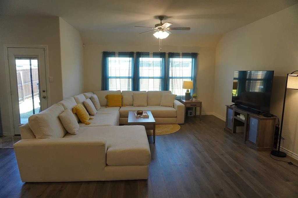 9721 Elk Falls Lane - Photo 3 of 32