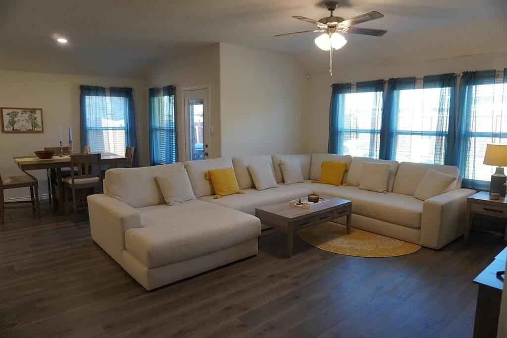 9721 Elk Falls Lane - Photo 6 of 32