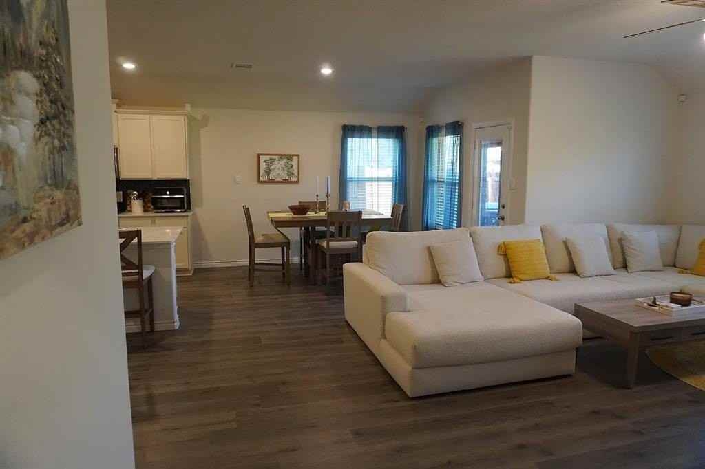 9721 Elk Falls Lane - Photo 7 of 32