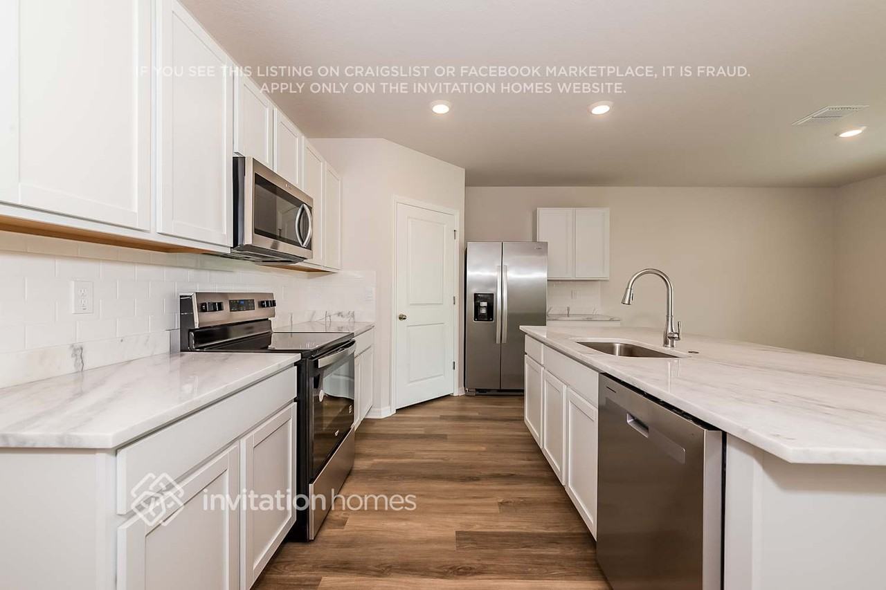 7997 Majestic Palms Ct - Photo 7 of 21