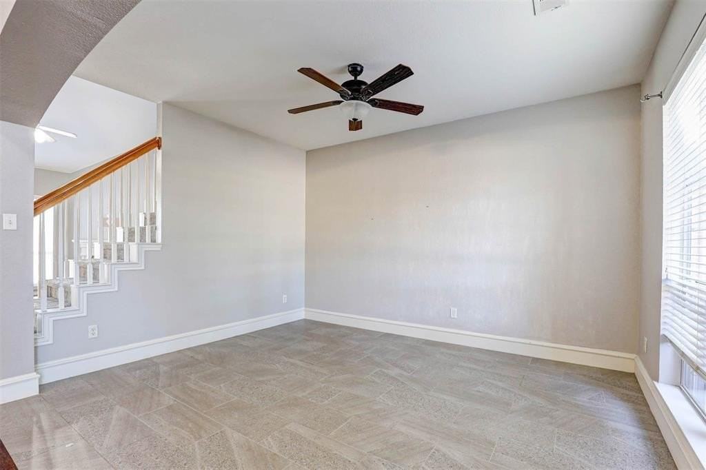 820 Flagstone Dr - Photo 3 of 24