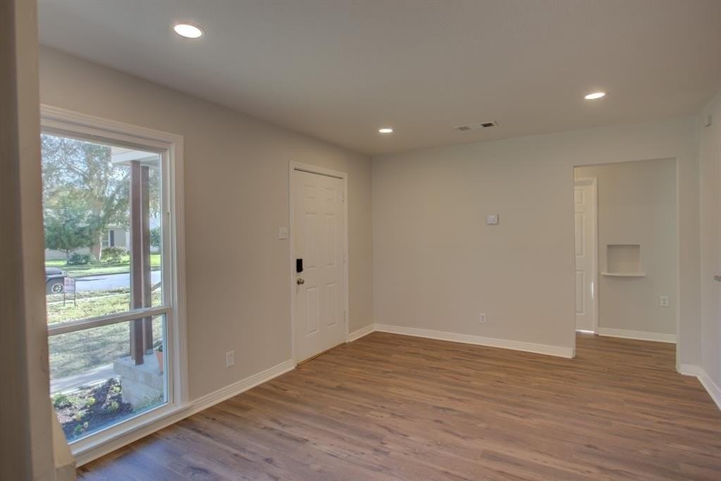 10421 Losa Drive - Photo 5 of 17