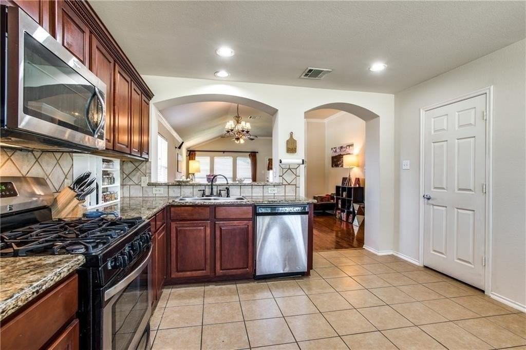 9578 Mirror Fountain Cir - Photo 6 of 15