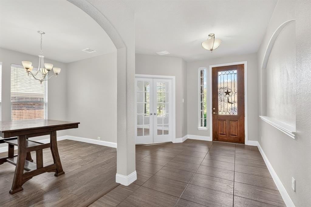 1012 Summer Lane - Photo 5 of 38