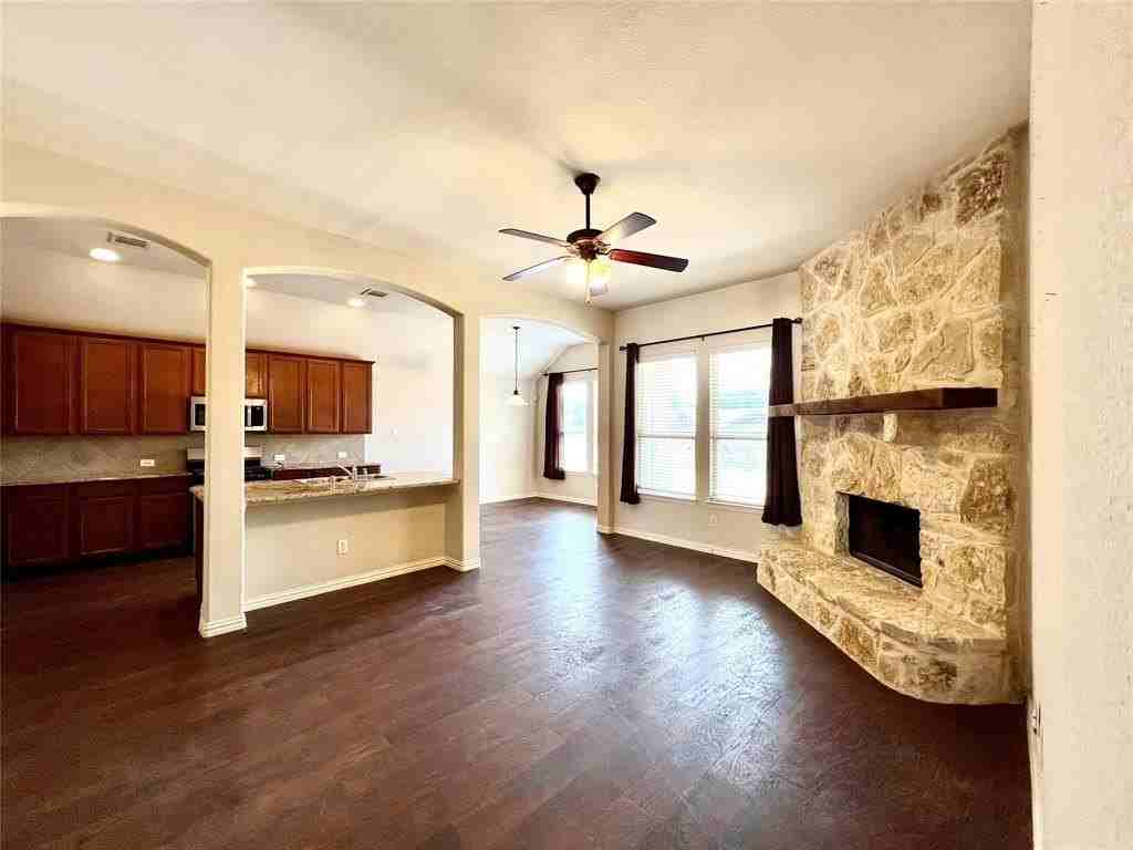 5201 Pinewood Dr - Photo 4 of 24