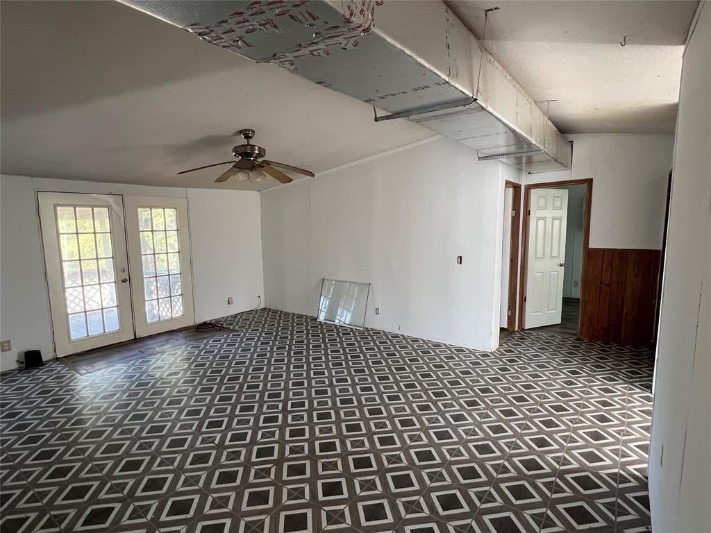 2056 County Road 947 - Photo 3 of 4