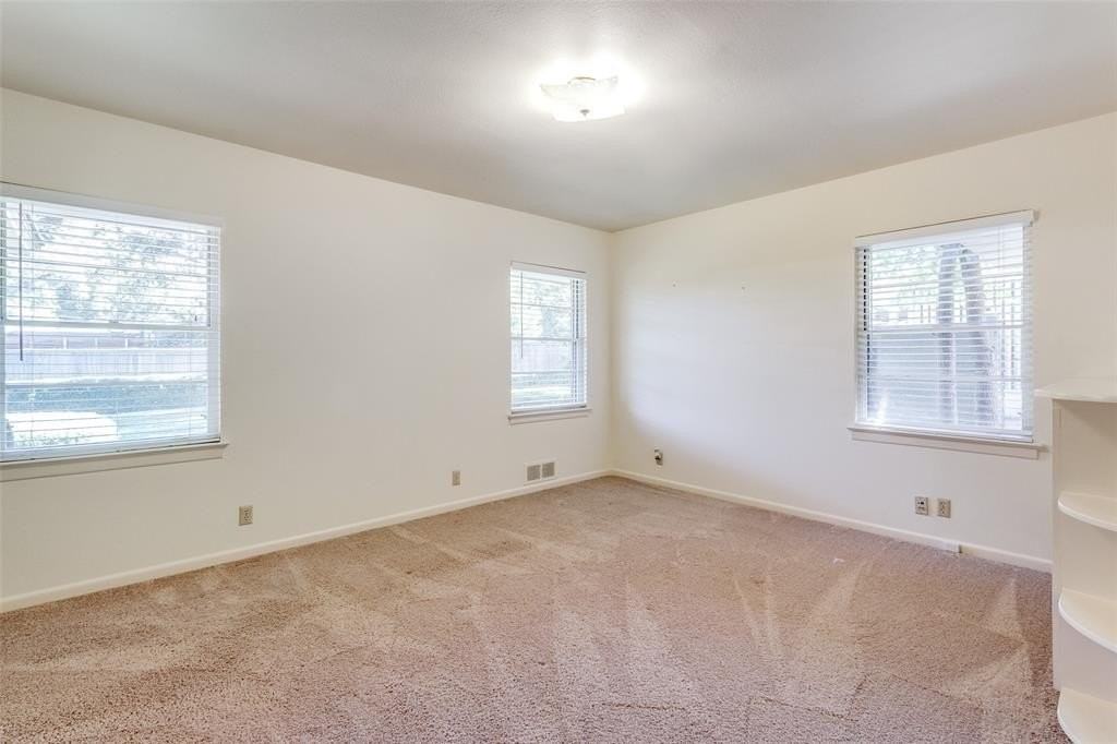 10338 Sherbrook Ln - Photo 7 of 11