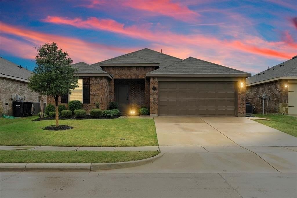 103 Gallant Fox Lane - Photo 3 of 21