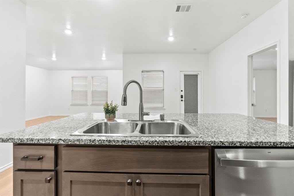 103 Gallant Fox Lane - Photo 7 of 21