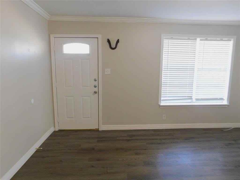 2412 N Carroll Blvd - Photo 6 of 28