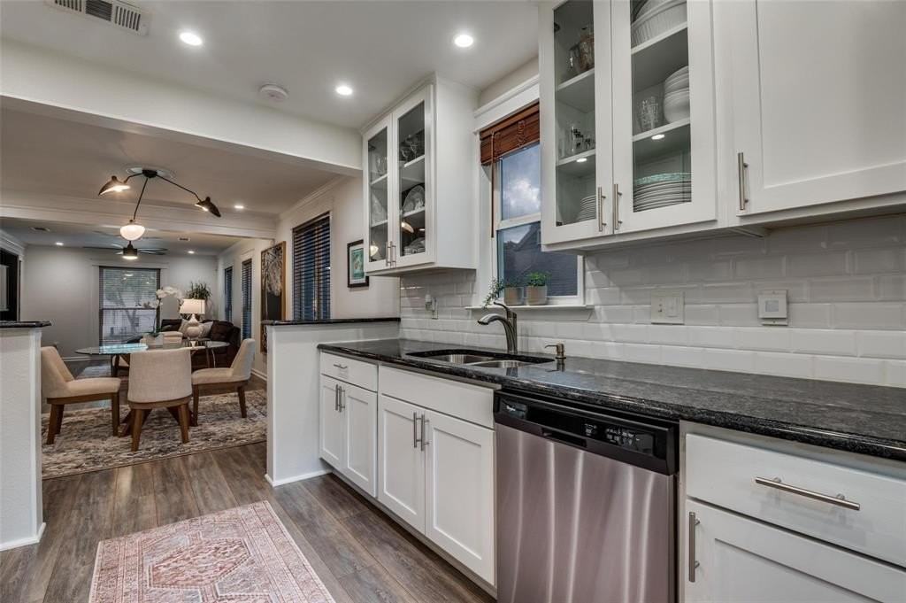 2827 Catherine Street - Photo 2 of 11