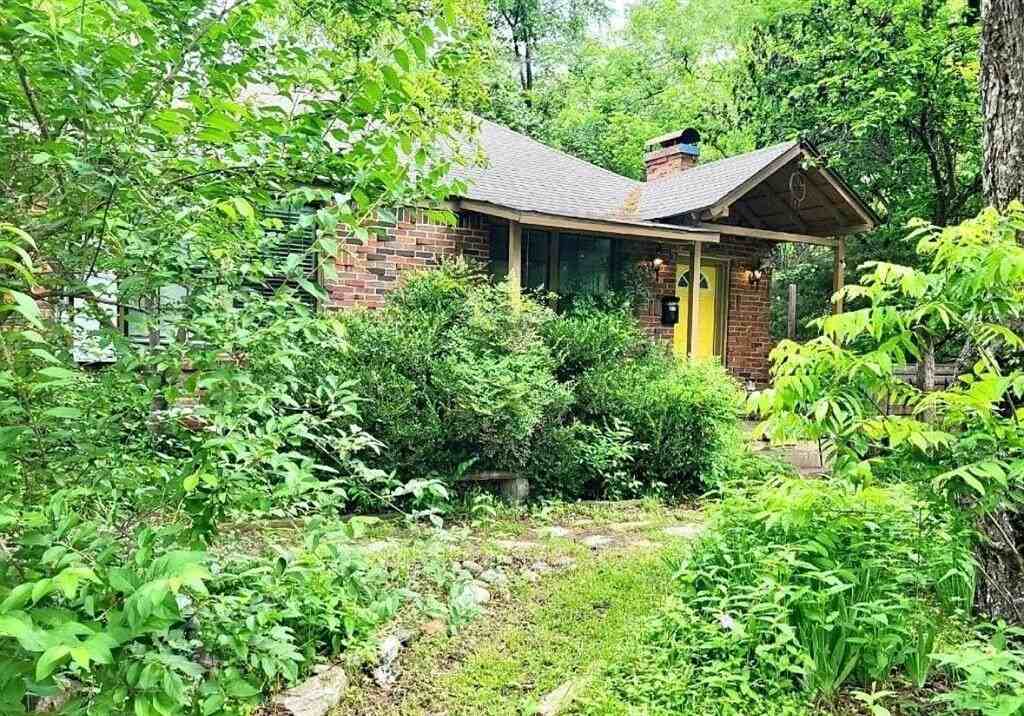 8619 Groveland Dr - Photo 3 of 18