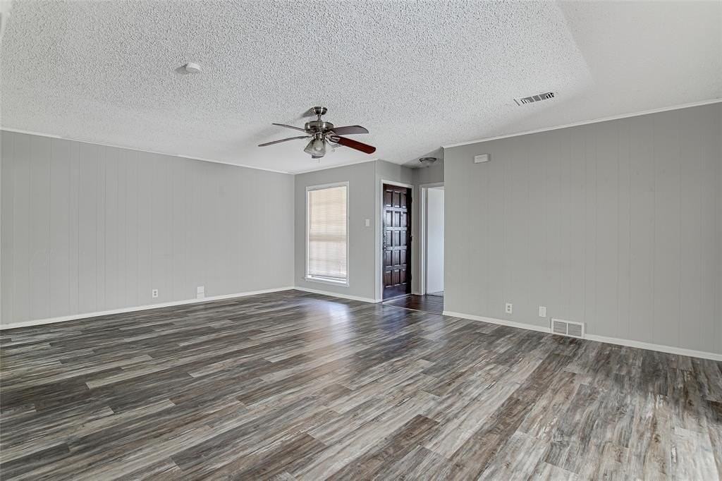 228 Lester Street - Photo 4 of 24