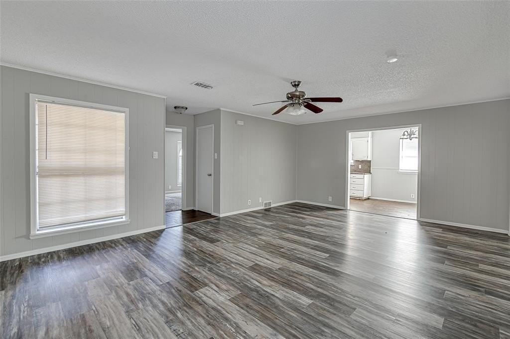 228 Lester Street - Photo 5 of 24