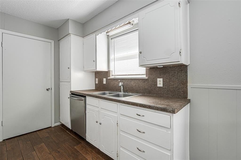 228 Lester Street - Photo 7 of 24