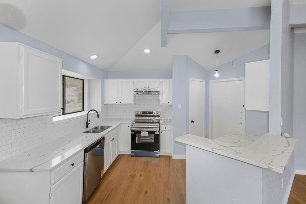 400 Kalmia Dr - Photo 7 of 30