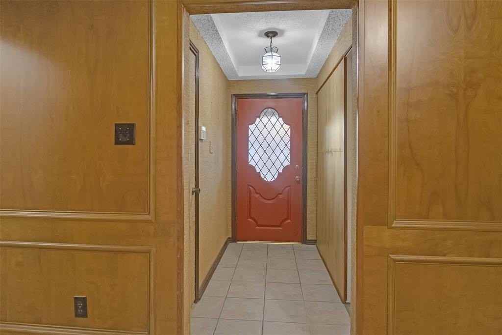 421 Pebblecreek Drive - Photo 2 of 28