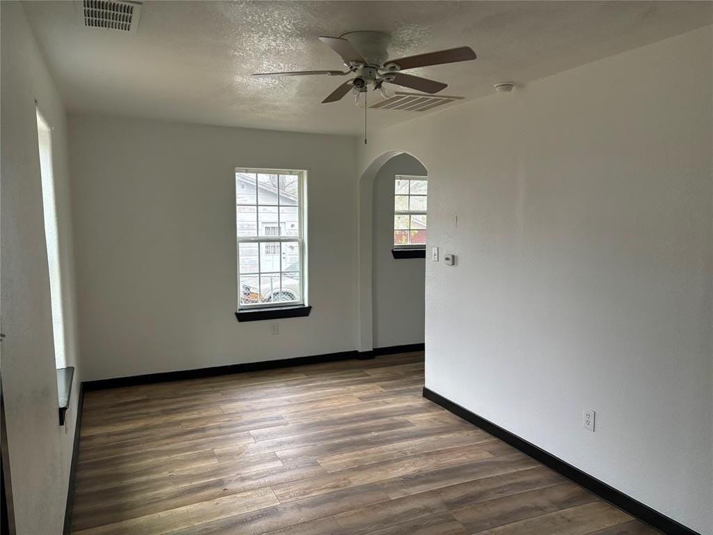 401 East Freeman Street - Photo 5 of 14