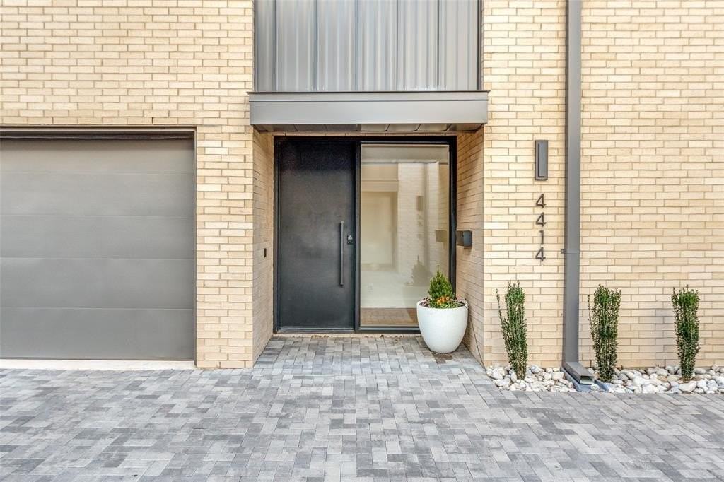 4414 Abbott Avenue - Photo 5 of 31