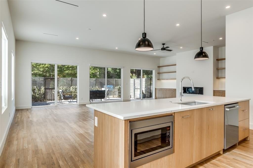 4414 Abbott Avenue - Photo 7 of 31