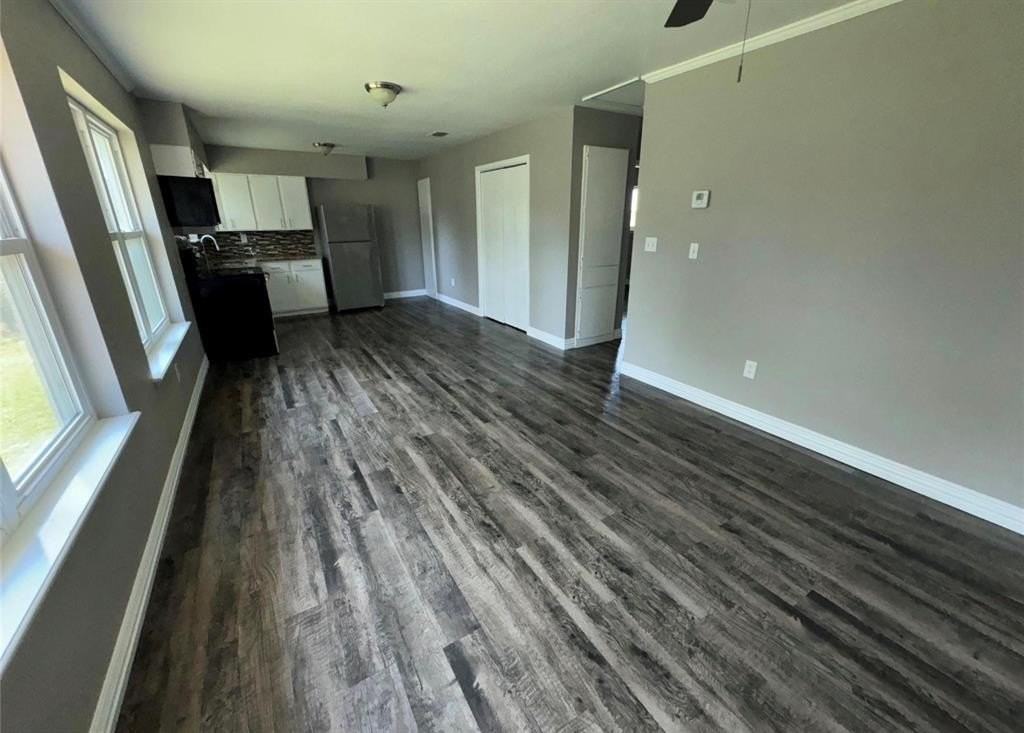 410 South College Drive - Photo 2 of 5