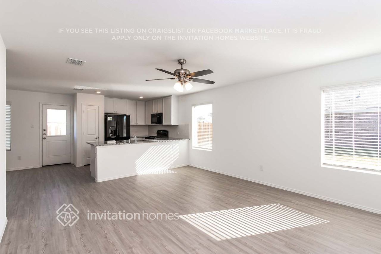 2800 Spring Time Dr - Photo 3 of 16