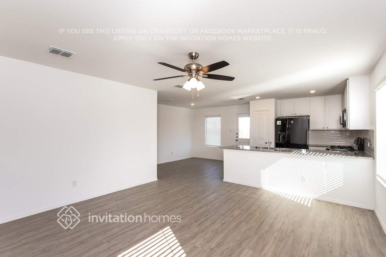 2800 Spring Time Dr - Photo 4 of 16