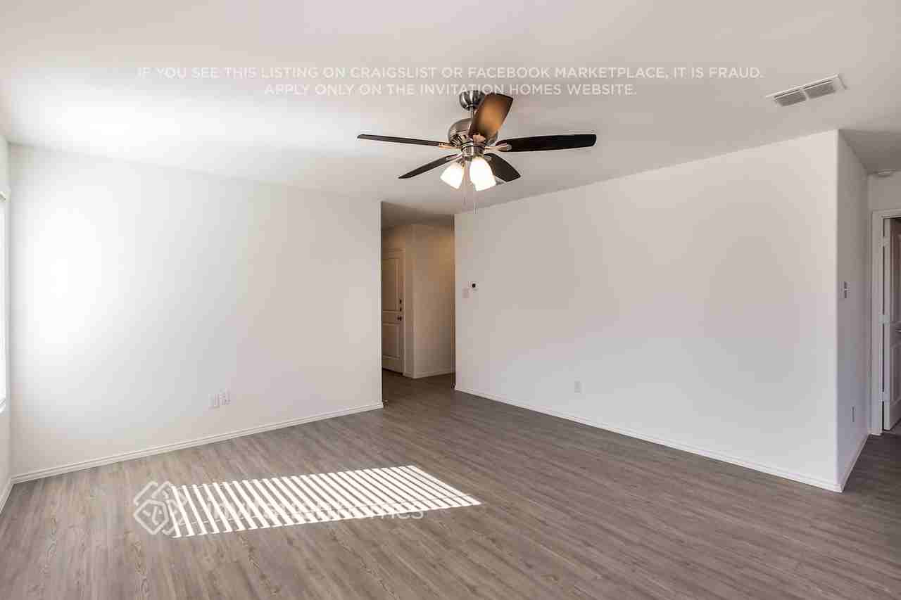 2800 Spring Time Dr - Photo 5 of 16