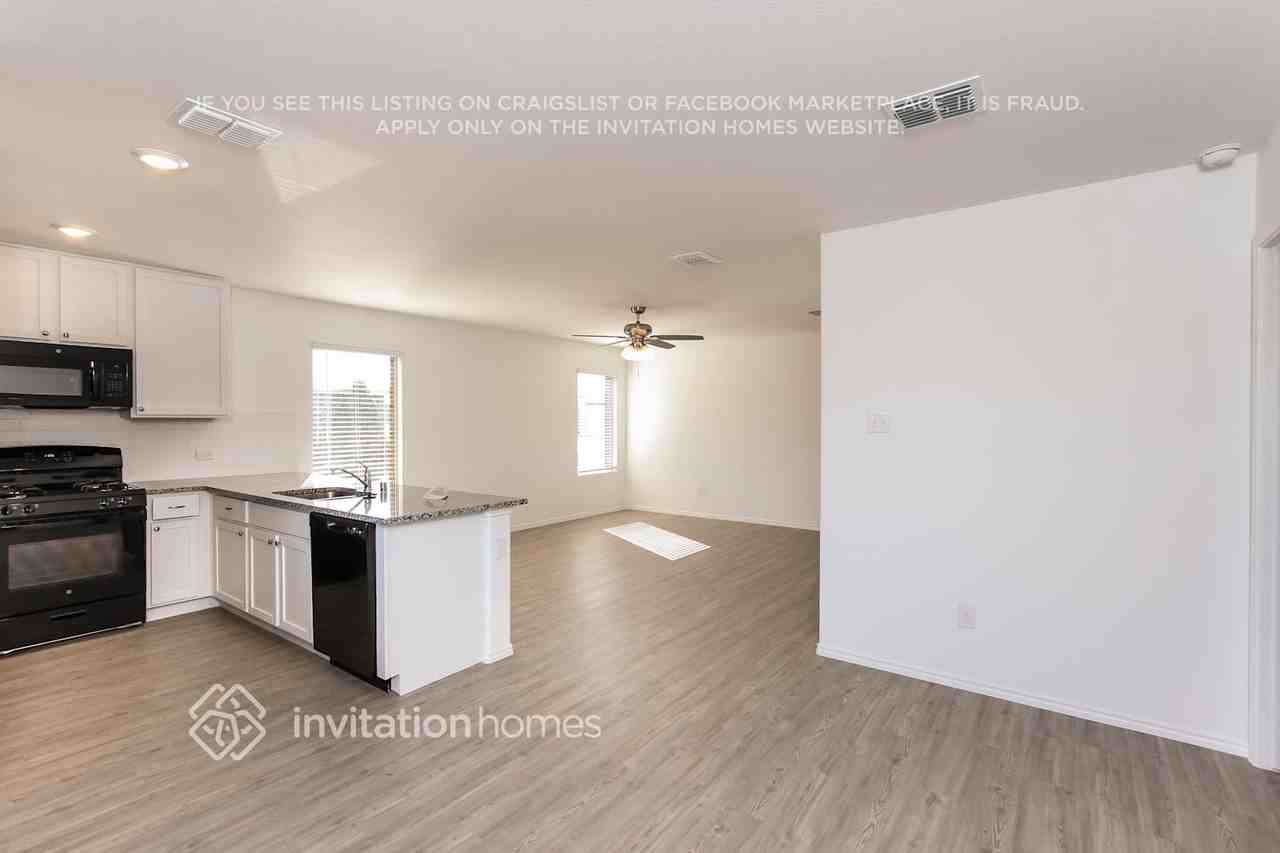 2800 Spring Time Dr - Photo 6 of 16