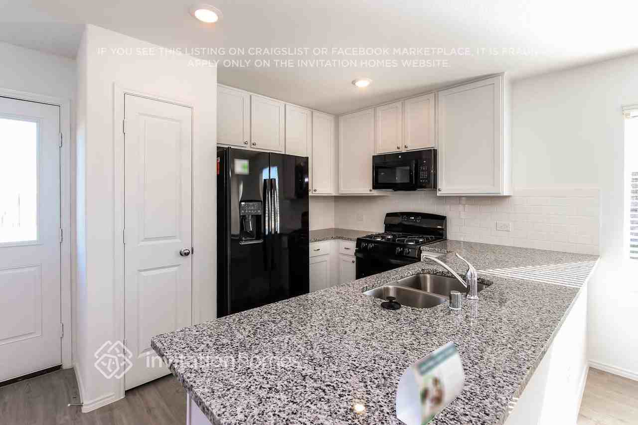 2800 Spring Time Dr - Photo 7 of 16