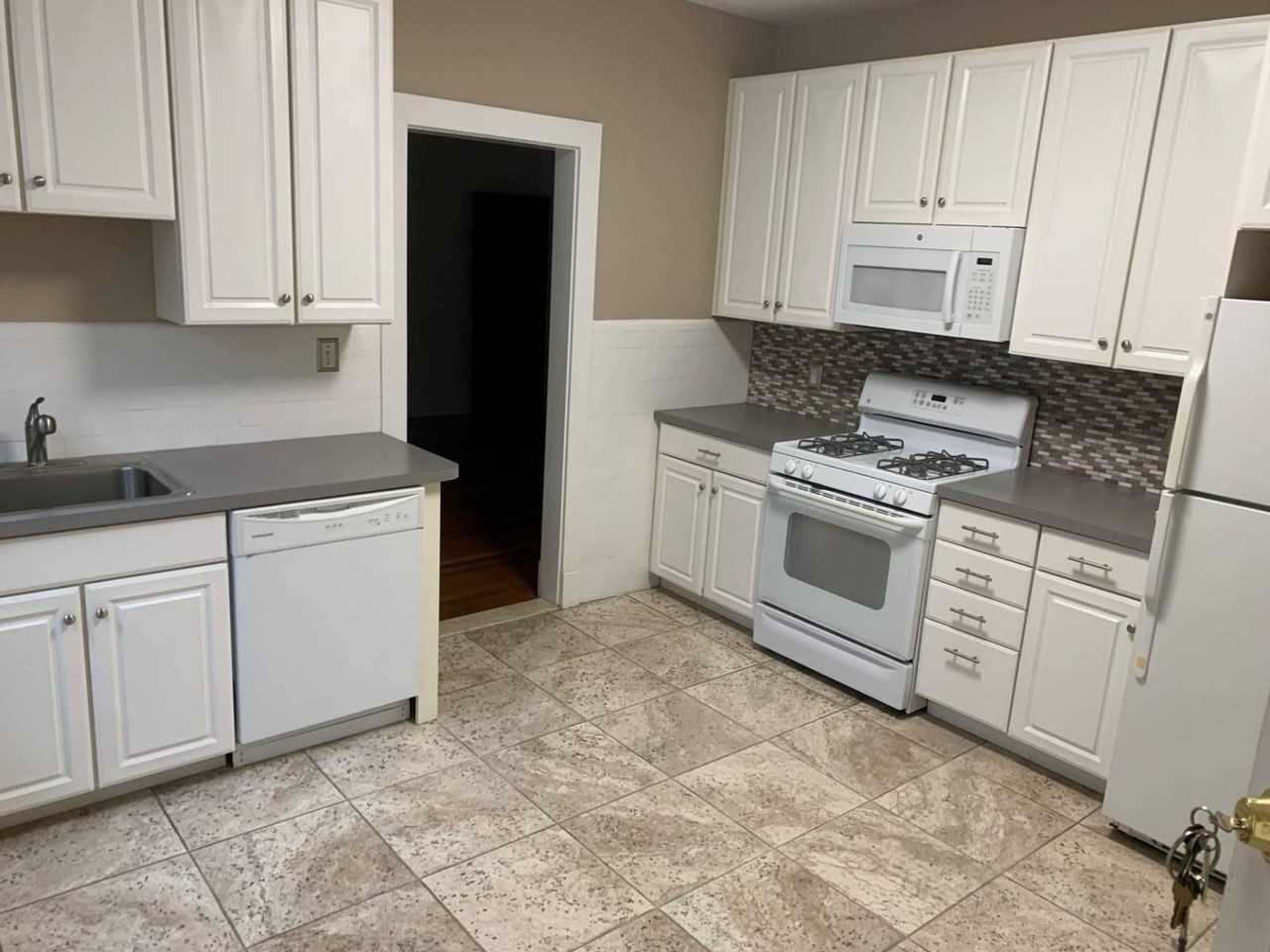 11 Elliott Pl - Photo 5 of 14