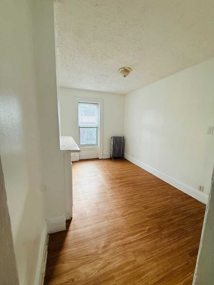 734 Madison St #2 - Photo 4 of 7