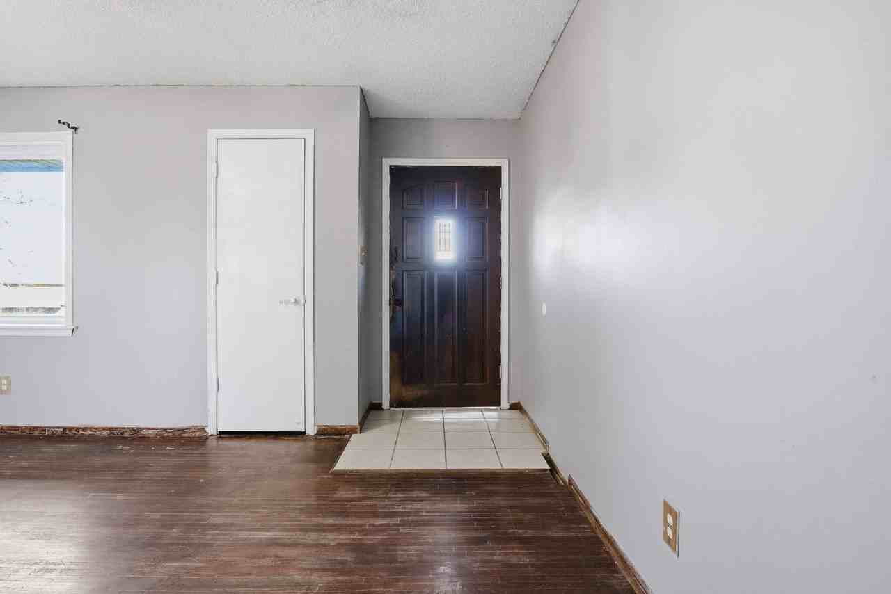 207 Circle Drive - Photo 4 of 31