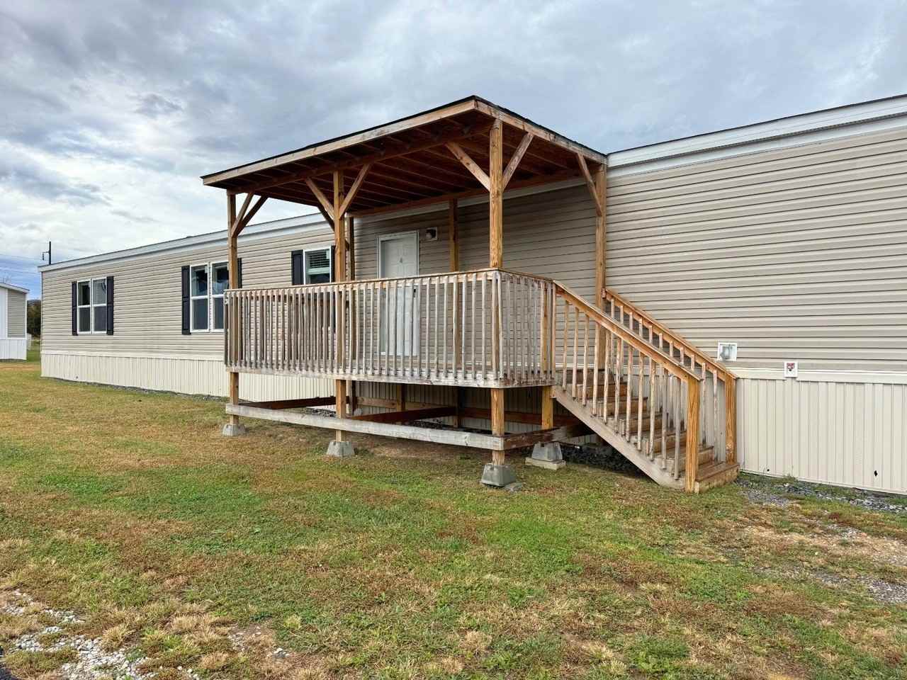 580 Flatwoods Way - Photo 2 of 10