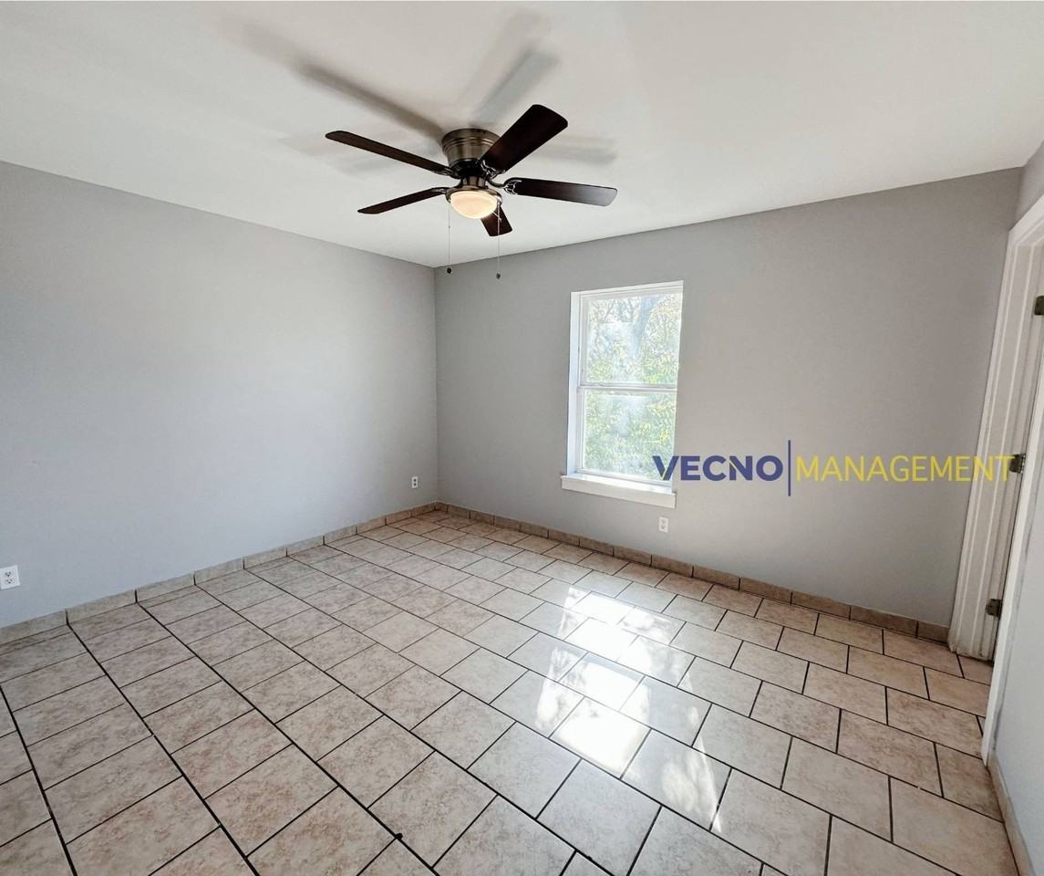 214 Nopal St #201 - Photo 7 of 13