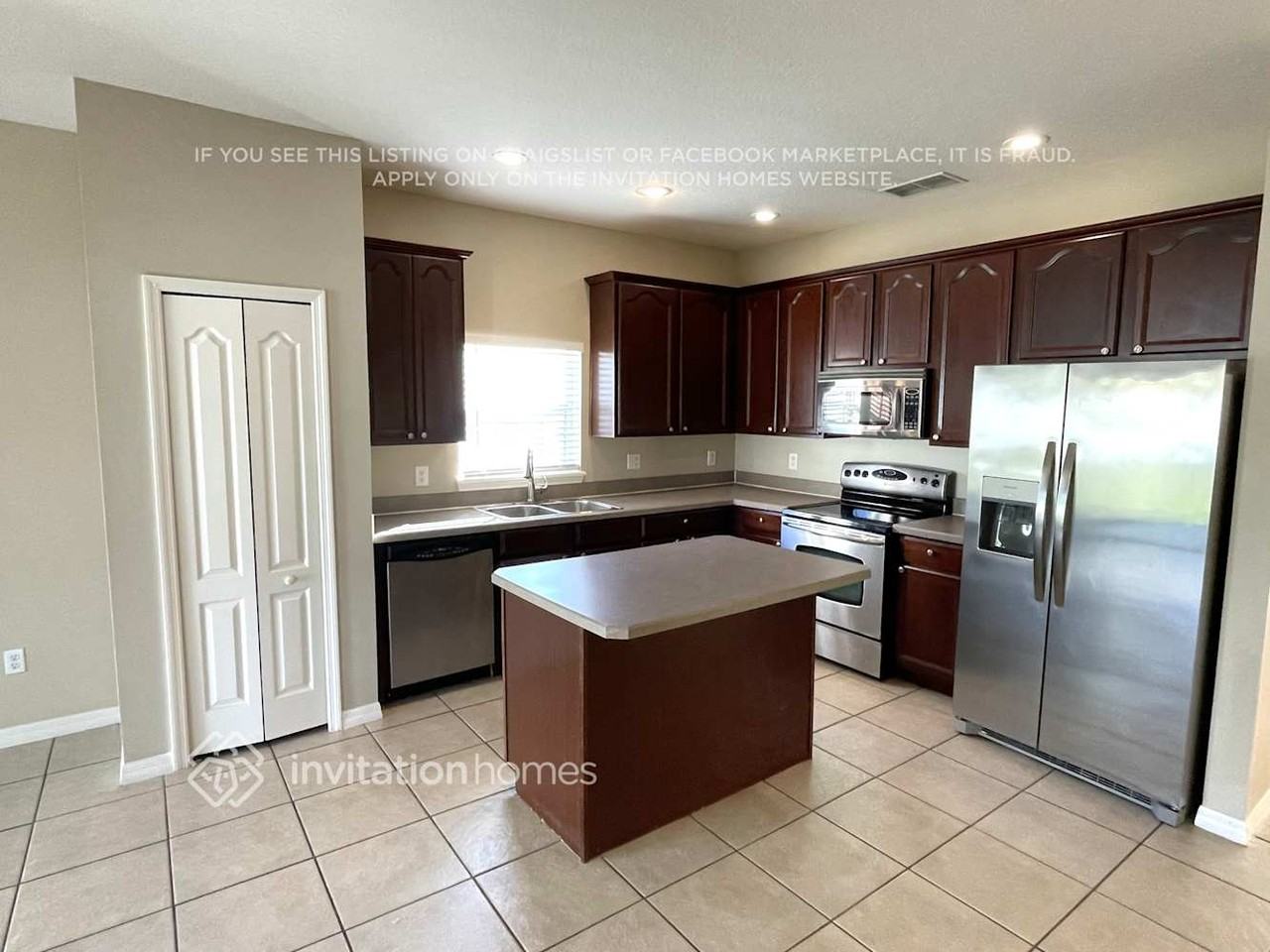 105 Islamorada Way - Photo 5 of 17