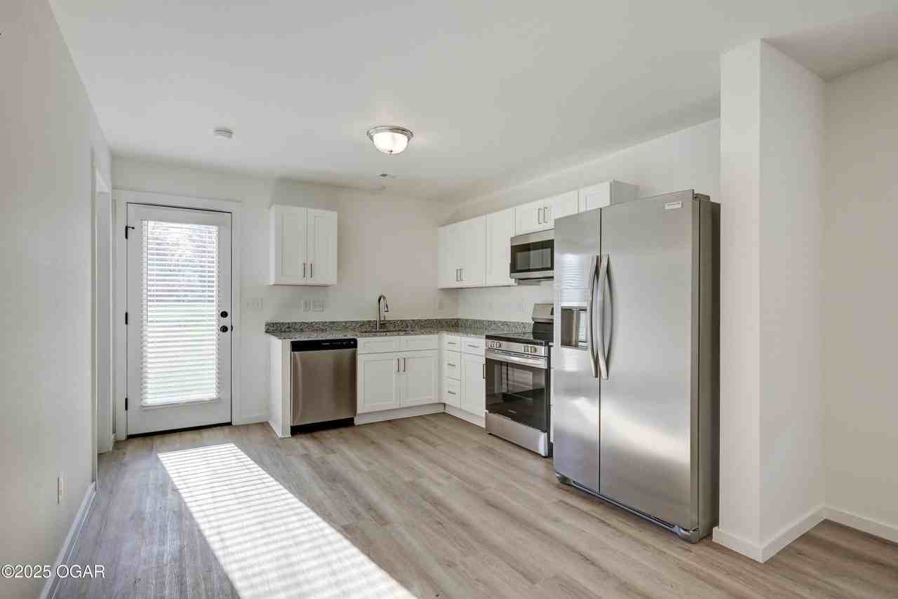 2632 E 4th St - Photo 3 of 12