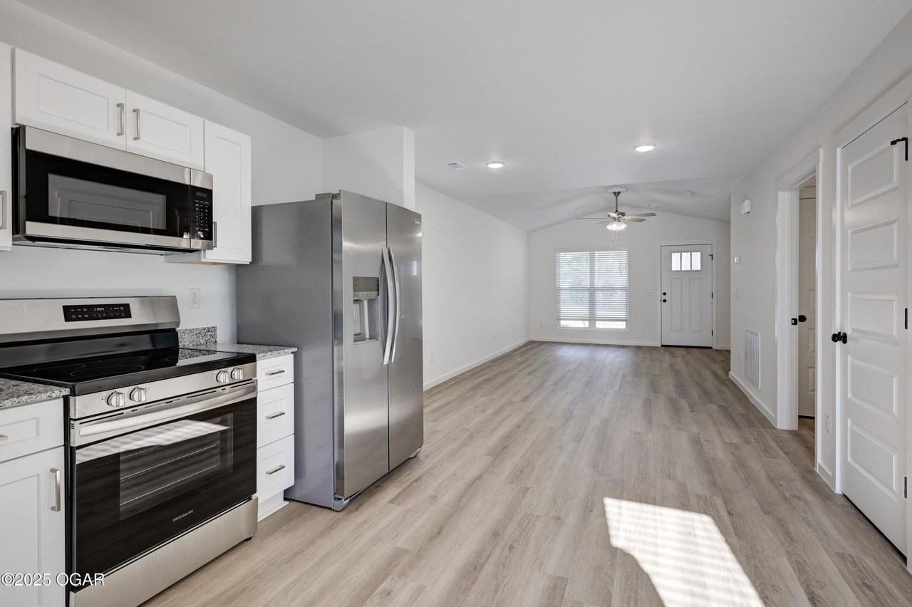 2632 E 4th St - Photo 5 of 12