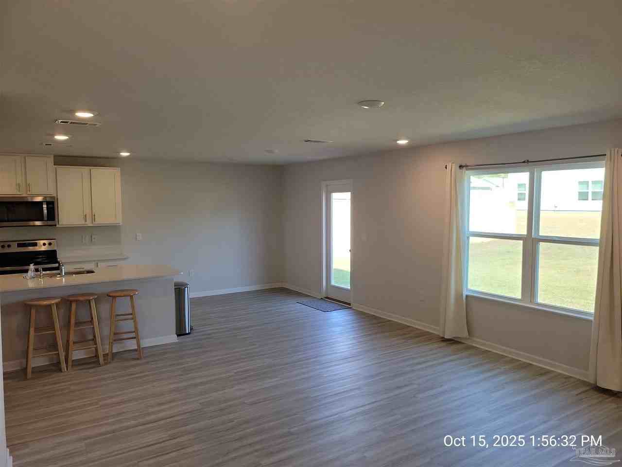 441 Scarborough St - Photo 4 of 13