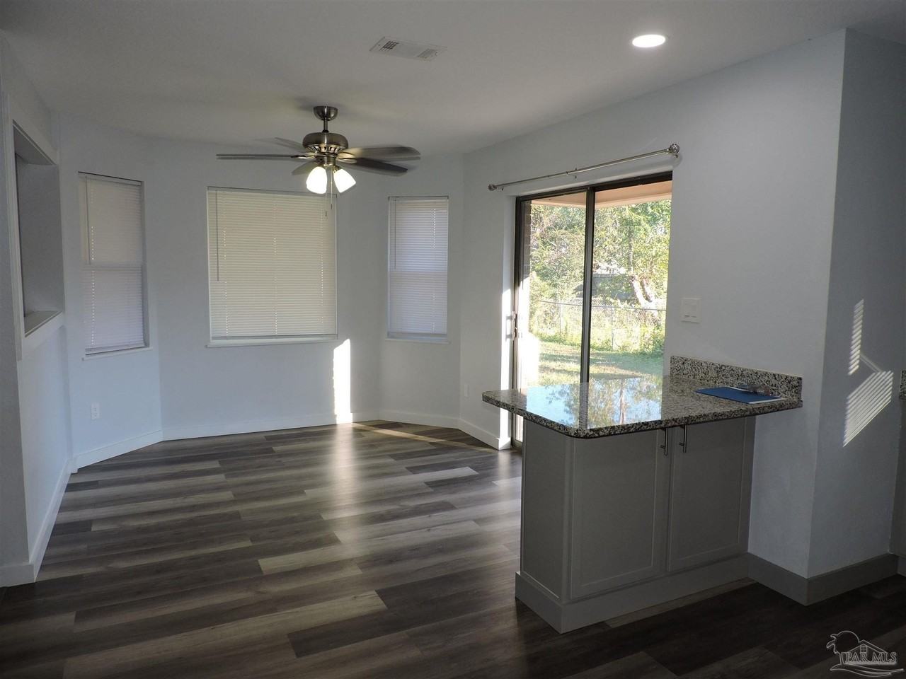 526 Briarwood Dr - Photo 3 of 26