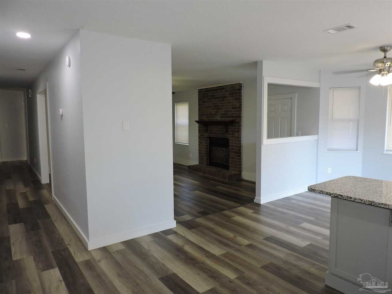 526 Briarwood Dr - Photo 5 of 26