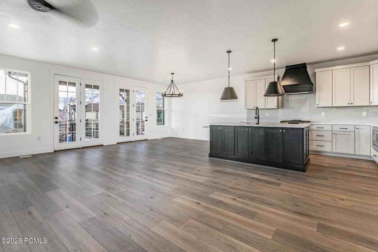 5996 Fairview Drive - Photo 5 of 25