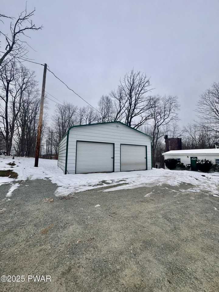 2566 Easton Turnpike - Photo 2 of 24