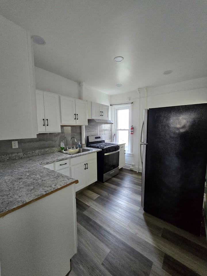 1512 Centre Ave #2 - Photo 2 of 11