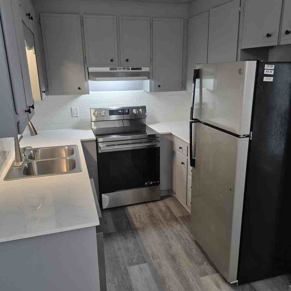 195 Springdale Ct #1 - Photo 2 of 10