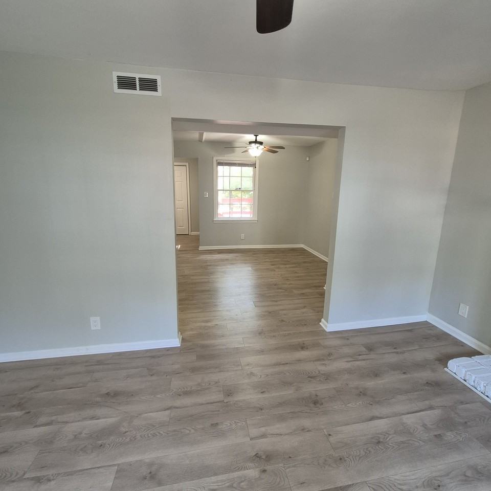 195 Springdale Ct #1 - Photo 4 of 10