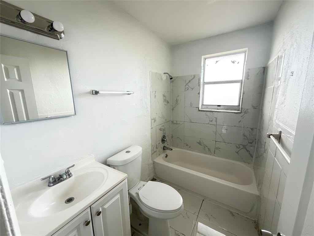 2872 Northwest 15th Court - Photo 3 of 10