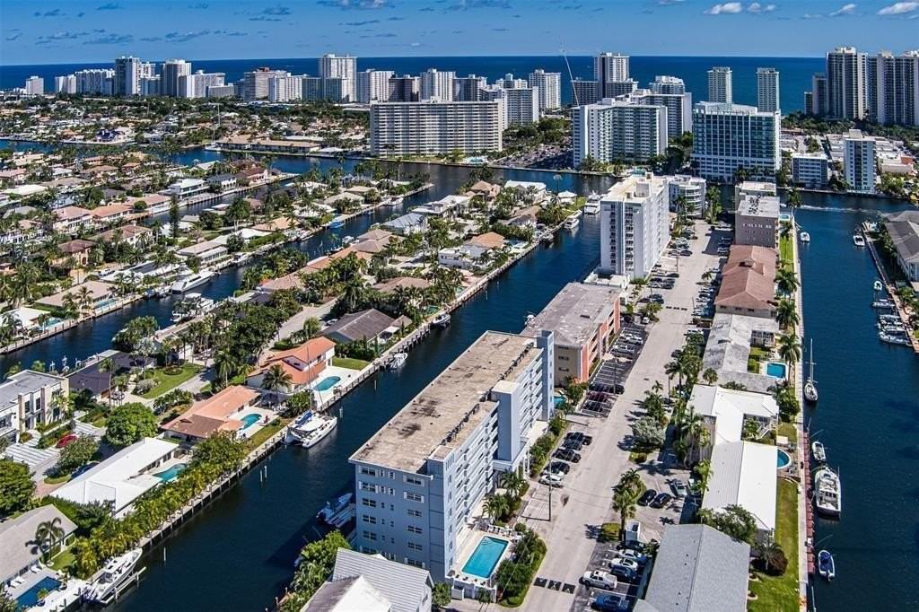 2829 Northeast 33rd Court #304 - Photo 4 of 14
